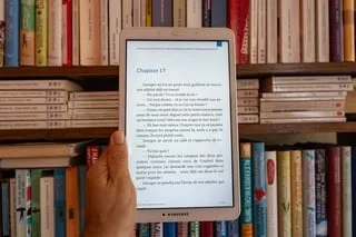 UN LIVRE QUI RÉPOND AUX QUESTIONS QUE SE POSE LE LECTEUR ? CETTE INVENTION POURRAIT BOULEVERSER NOTRE MANIÈRE DE LIRE