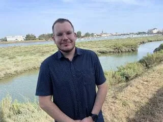 « DE LA FUMÉE PARTOUT » : GRÂCE À SA RÉACTIVITÉ, IL A EMPÊCHÉ LA DESTRUCTION DES HALLES DE SAINT-GILLES-CROIX-DE-VIE