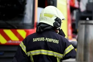 UN FEU BRÛLE 2 000 M² DE VÉGÉTATION PRÈS DE SAUMUR, LES POMPIERS AIDÉS PAR LES AGRICULTEURS