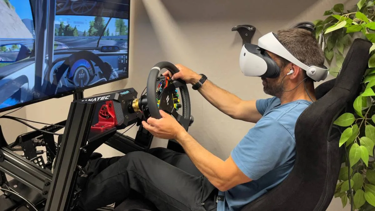 GUIDE : QUEL SETUP SIMRACING CHOISIR EN 2026 ? VOLANTS, PÉDALIERS ET COCKPITS