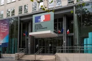 UN HOMME ARMÉ D’UN COUTEAU EST ENTRÉ DANS LES LOCAUX DU MINISTÈRE DE LA SANTÉ, À PARIS