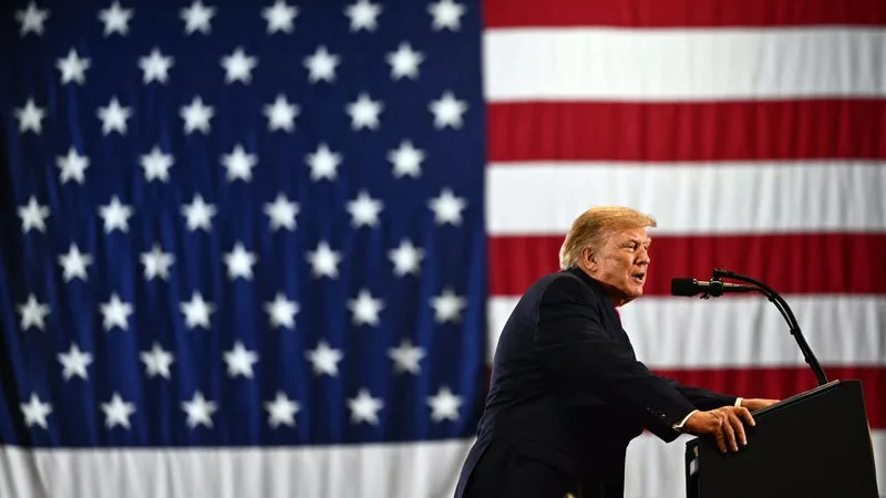 +12% PAR RAPPORT À L’AN DERNIER: LE DÉFICIT PUBLIC DES ÉTATS-UNIS SE CREUSE, LA FAUTE AUX INTÉRÊTS DE LA DETTE ET AU REMBOURSEMENT DES DROITS DE DOUANE