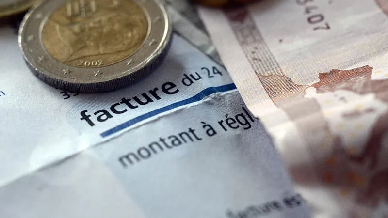 LES FACTURES ÉLECTRIQUES DES FRANÇAIS SUBVENTIONNÉES PAR LES BRITANNIQUES? LA POLÉMIQUE QUI ÉLECTRISE L’OPPOSITION ET SECOUE LE MARCHÉ BRITANNIQUE DE L’ÉNERGIE