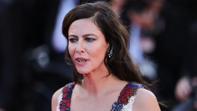 ANNA MOUGLALIS, PIERRE LEMAÎTRE… LA LISTE DES INVITÉS AUX UNIVERSITÉS D’ÉTÉ DE LA FRANCE INSOUMISE SE DÉVOILE
