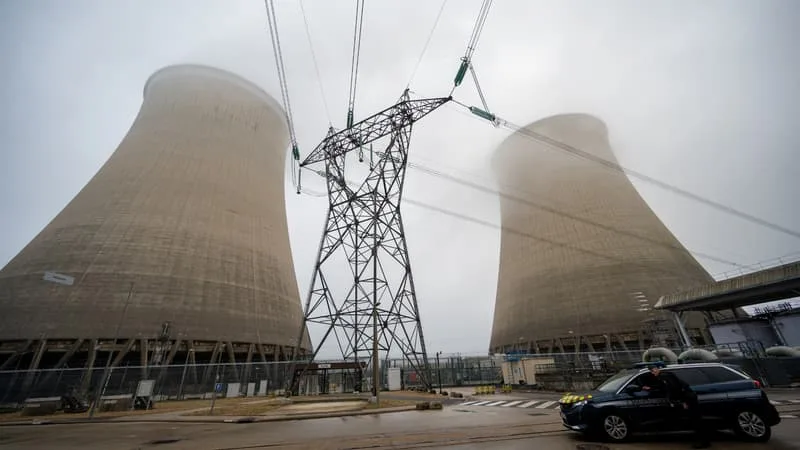 LE THERMOMÈTRE VA MONTER: POUR NE PAS RÉCHAUFFER ENCORE PLUS LES RIVIÈRES, EDF POURRAIT RÉDUIRE SA PRODUCTION D’ÉLECTRICITÉ DANS SON PARC NUCLÉAIRE