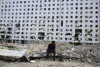 SÉISME AU VENEZUELA : MINUTE DE SILENCE AU MILIEU DES RUINES, UN MOIS APRÈS LA CATASTROPHE