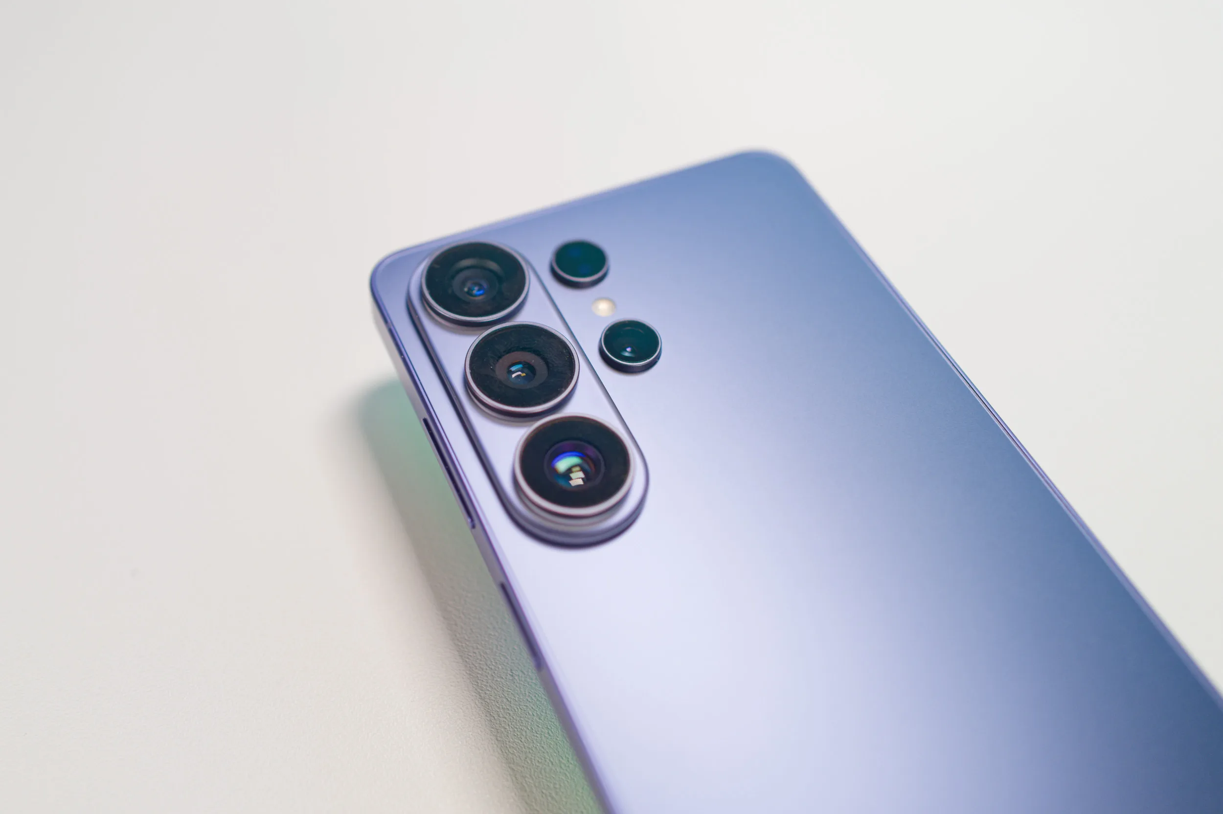 LE GALAXY S27 ULTRA POURRAIT PERDRE UN CAPTEUR PHOTO… POUR GAGNER EN QUALITÉ D’IMAGE