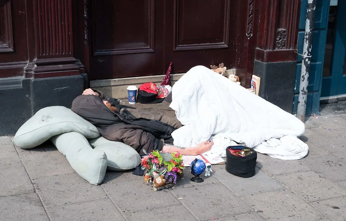 ROYAUME-UNI : COMMENT LE NOUVEAU PREMIER MINISTRE VEUT FAIRE EN SORTE QUE PLUS PERSONNE NE DORME DANS LA RUE