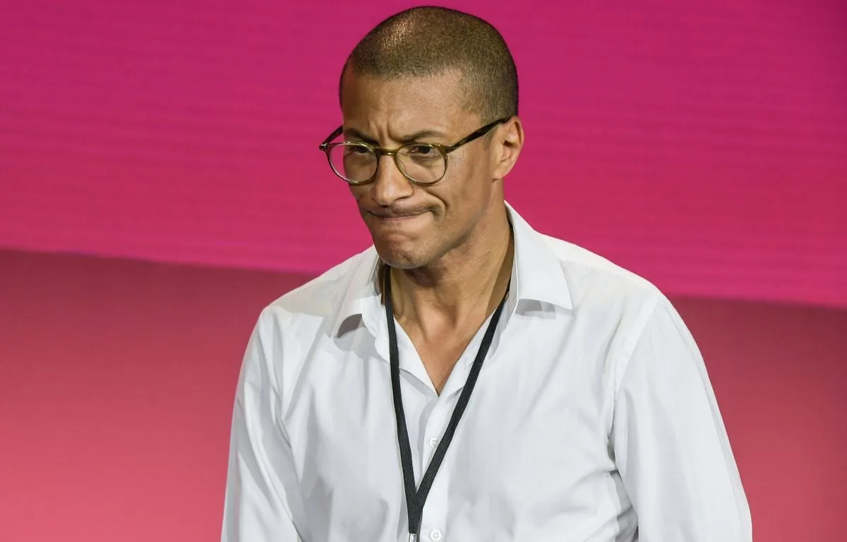PRÉSIDENTIELLE : NI « GOEBBELS », NI « STALINE »… KARIM BOUAMRANE RENVOIE « DOS À DOS » LES « EXTRÊMES » RN ET LFI