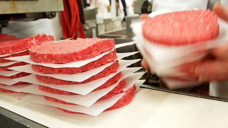 CES STEAKS HACHÉS AUCHAN ONT SUBI UNE RUPTURE DE LA CHAÎNE DU FROID: ILS PEUVENT VOUS INTOXIQUER
