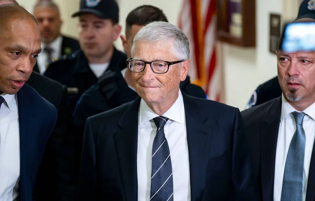 AFFAIRE EPSTEIN : BILL GATES ENTENDU AU CONGRÈS AMÉRICAIN POUR PARLER SUR SES LIENS D’AMITIÉ AVEC LE CRIMINEL SEXUEL