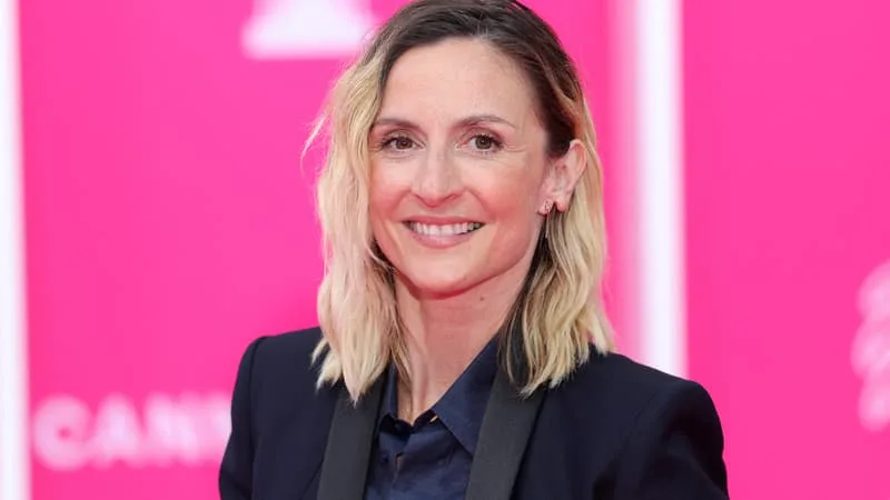 « LA FLAMME », « LES RANDONNEUSES », « ANNA ET LES ENFANTS »… COMMENT CAMILLE CHAMOUX EST DEVENUE LA BONNE COPINE DU CINÉMA FRANÇAIS