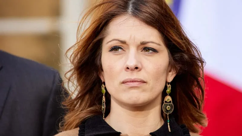 MORT DE LYHANNA: MAUD BREGEON PREND LA DÉFENSE DE GÉRALD DARMANIN, SA DÉMISSION « NE CHANGERAIT PAS LES ERREURS » COMMISES