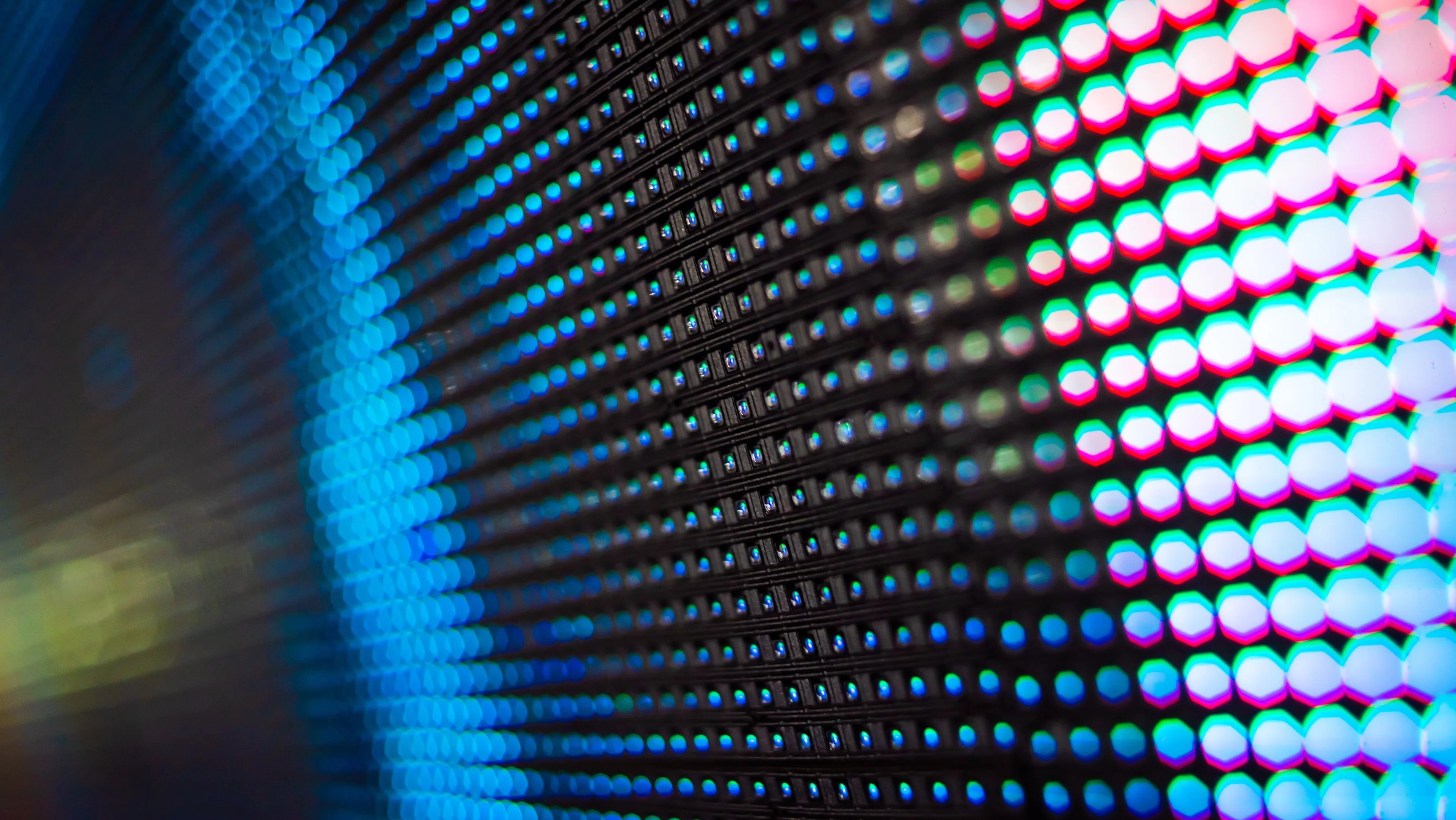 LE QD-OLED POURRAIT DEVENIR MOINS CHER ET PLUS LUMINEUX GRÂCE À CETTE AVANCÉE VENUE DE CORÉE