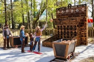 PENDANT L’ÉTÉ, CE PARC DE LOISIRS DE VENDÉE FAIT VIVRE L’EXPÉRIENCE DU FAR WEST