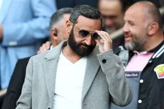 ENTRETIEN. « JE RÉGALE ET C’EST NORMAL ! » : CYRIL HANOUNA A-T-IL PAYÉ POUR MONTER AU CLASSEMENT DE PADEL ?
