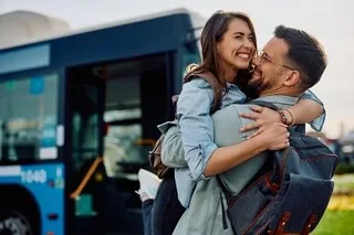 VOS PLUS BELLES HISTOIRES D’AMOUR : « QUAND JE ME LÈVE POUR PAYER, NOS MAINS SE TOUCHENT. UN COUP DE JUS INCROYABLE »