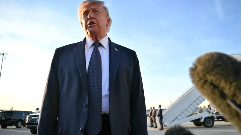 « ICE OU NICE? »: DONALD TRUMP ENVISAGE DE RENOMMER LA POLICE AMÉRICAINE DE L’IMMIGRATION ET LANCE UN SONDAGE