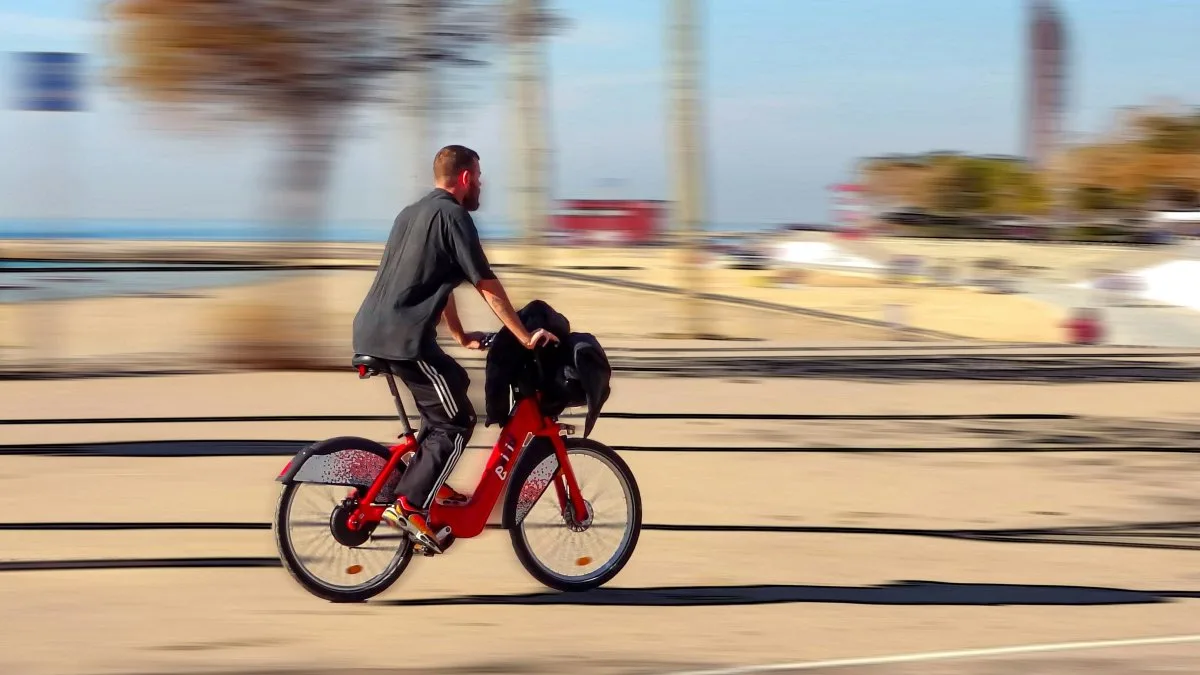 « UN VÉRITABLE CHAOS » : BARCELONE VA BANNIR LES VÉLOS ÉLECTRIQUES EN LIBRE-SERVICE