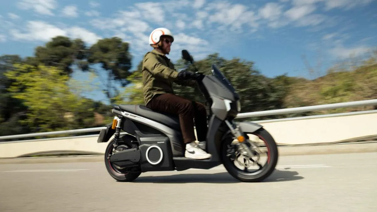 POURQUOI VOUS REFUSEZ (TOUJOURS) D’ACHETER UN SCOOTER OU UNE MOTO ÉLECTRIQUE