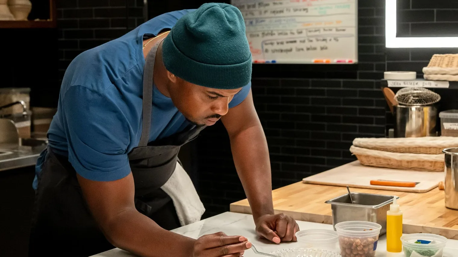 POUR LE RETOUR DE « THE BEAR », ON A PARLÉ DESSERTS ET PÂTISSERIES AVEC L’HOMME DE LA SITUATION