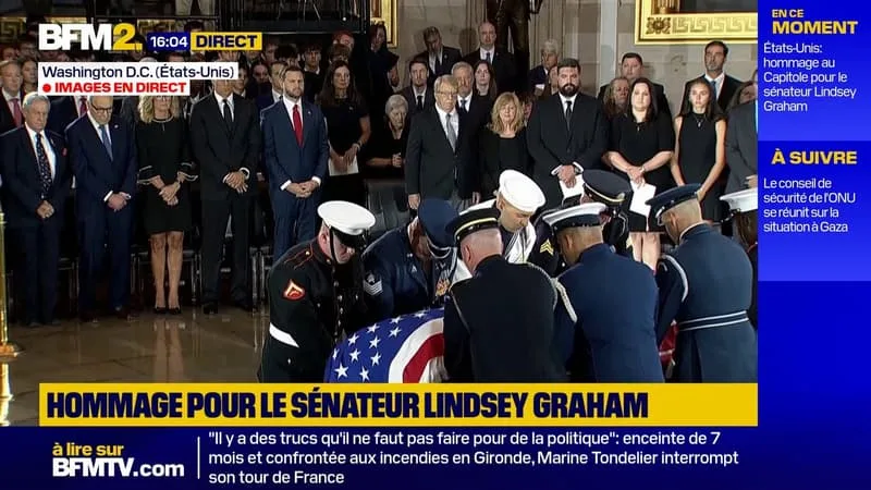 LE CERCUEIL DU SÉNATEUR AMÉRICAIN LINDSAY GRAHAM ENTRE AU CAPITOLE