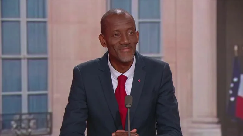 « C’EST UN NON-SUJET »: BALLY BAGAYOKO, MAIRE DE SAINT-DENIS, DÉPLORE LES POLÉMIQUES SUR SON SOUHAIT DE NE PAS ACCROCHER LE PORTRAIT D’EMMANUEL MACRON