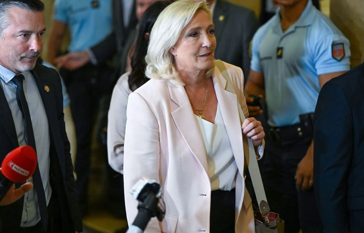 PRÉSIDENTIELLE 2027 : MARINE LE PEN SERA-T-ELLE CANDIDATE SOUS BRACELET ÉLECTRONIQUE ? LE NOUVEAU DILEMME DU RN