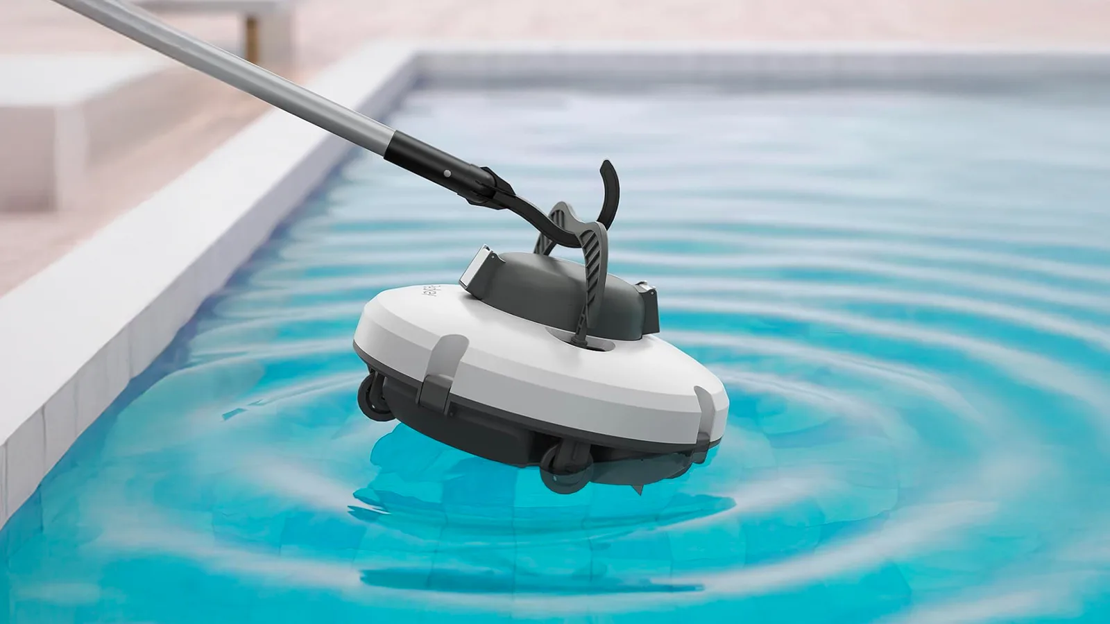CE ROBOT-PISCINE SIGNÉ REDKEY EN PROMO À MOINS DE 140€ NETTOIE VOTRE BASSIN SANS EFFORT