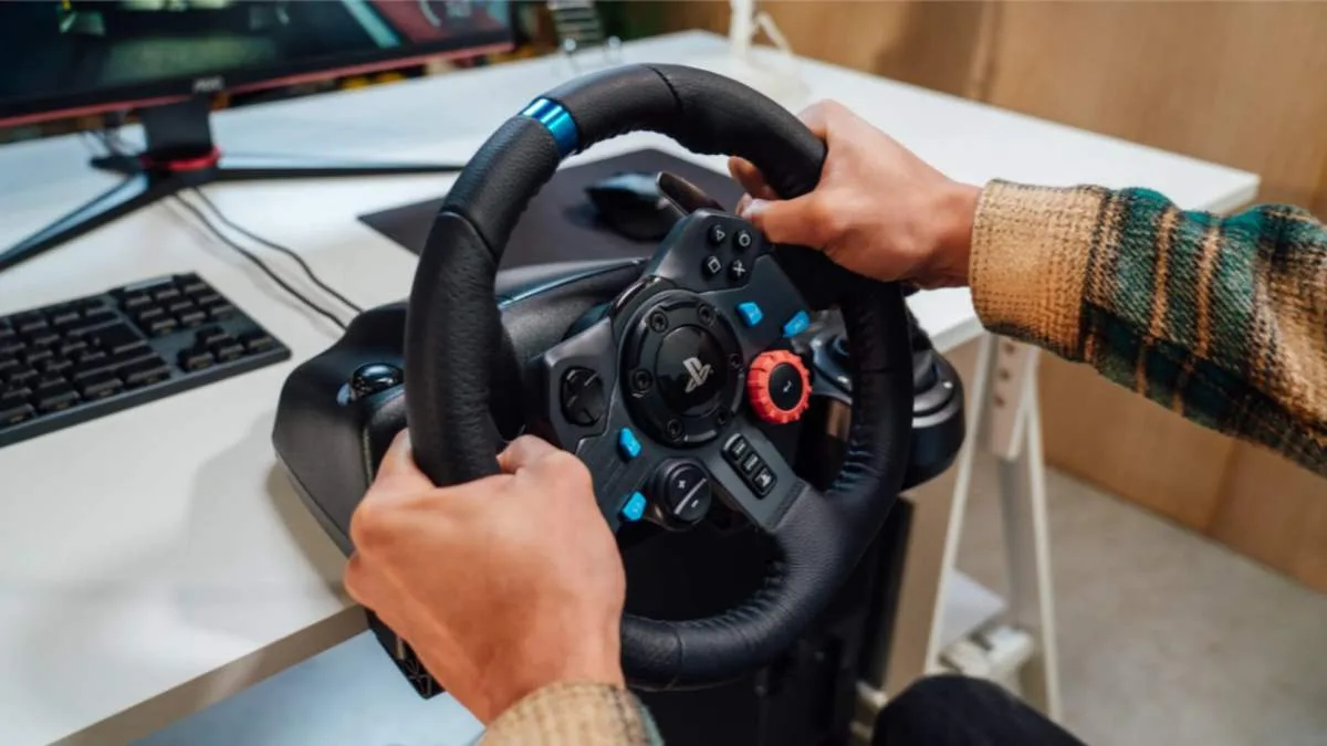 POUR JOUER À FORZA HORIZON, DIFFICILE D’IGNORER CE LOGITECH G29 AVEC PÉDALIER ET LEVIER DE VITESSE À -45%