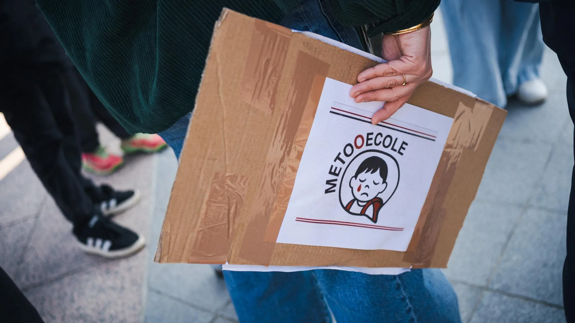 PÉRISCOLAIRE À PARIS : POUR LA PREMIÈRE FOIS, UN ANIMATEUR CONDAMNÉ À DE LA PRISON FERME POUR AGRESSIONS SEXUELLES