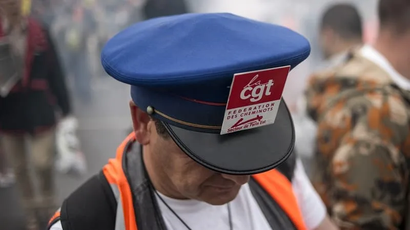 « ON NE PEUT PLUS ÊTRE MONOLITHIQUES COMME DU TEMPS DU MONOPOLE »: FACE À LA 1ERE GRÈVE UNITAIRE DE L’ÈRE CASTEX, LA SNCF RÉFUTE TOUT « DUMPING SOCIAL » SUR LES CONDITIONS DE TRAVAIL ET LES RÉMUNÉRATIONS