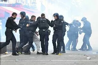 VIOLENCES APRÈS LA VICTOIRE DU PSG : LE DISPOSITIF DE SÉCURITÉ ÉTAIT-IL SUFFISANT ?
