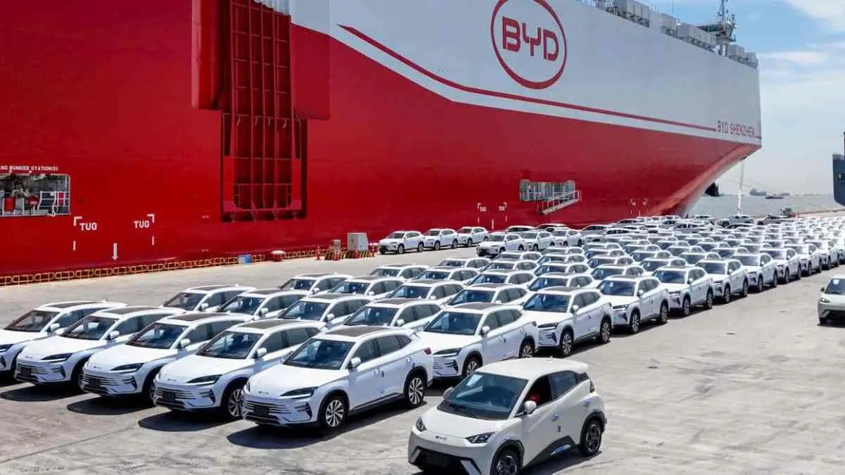 PLUS DE 10 MILLIONS DE VÉHICULES EXPORTÉS EN 2026 : POURQUOI LES VOITURES CHINOISES DÉBARQUENT PARTOUT DANS LE MONDE