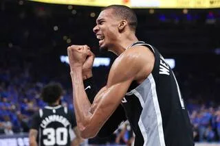 NBA. VICTOR WEMBANYAMA ET LES SPURS EN FINALE FACE AUX KNICKS APRÈS LEUR EXPLOIT EN OKLAHOMA, « WEMBY » MVP !