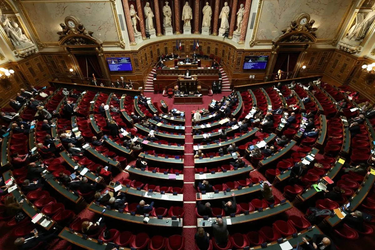 LE SÉNAT REJETTE L’ARTICLE CLÉ DE LA LOI SUR L’AIDE À MOURIR QUI EN DÉFINISSAIT LES CONDITIONS D’ACCÈS