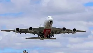 APRÈS LA DÉCOUVERTE DE FISSURES DANS LEURS AILES, 16 AIRBUS A380 NÉCESSITENT DES INSPECTIONS DONT CINQ EN URGENCE