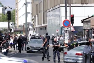 SUSPECT INTERPELLÉ, VICTIMES EN URGENCE ABSOLUE… CE QUE L’ON SAIT DE L’ATTAQUE AU COUTEAU À PARIS