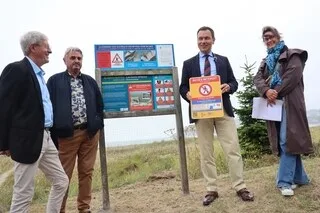 « RISQUE DE GAZ TOXIQUE » : EN CAS D’ALERTE, CE PANNEAU INFORMERA DU DANGER SUR LA PLAGE INFESTÉE PAR LES ALGUES VERTES