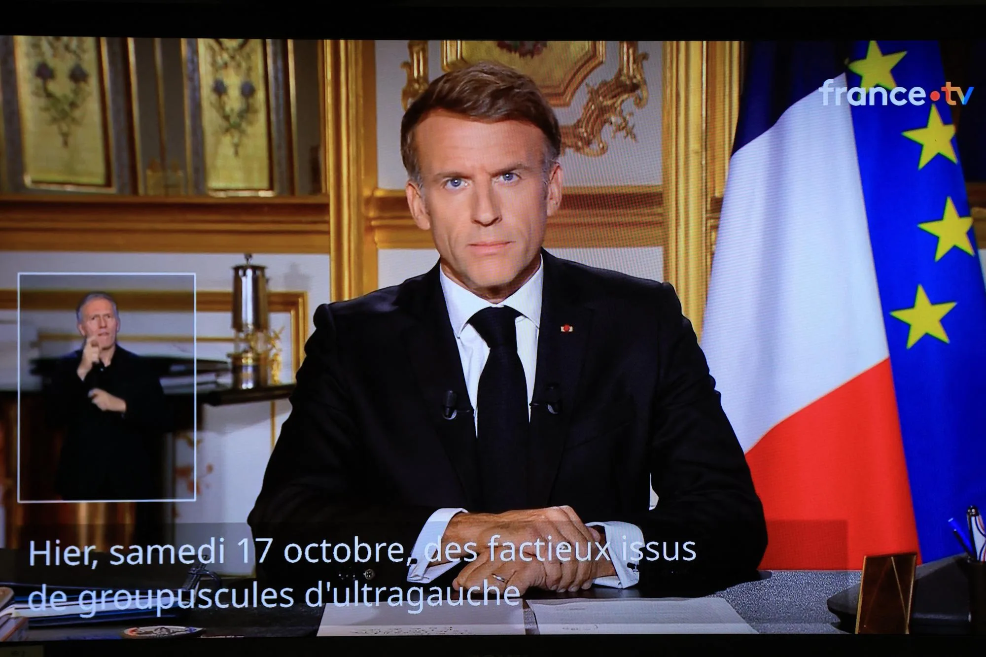 « QU’ONT-ILS DANS LA TÊTE ? » : LA « COLÈRE » ET LA « HONTE » D’EMMANUEL MACRON APRÈS LES ÉMEUTES