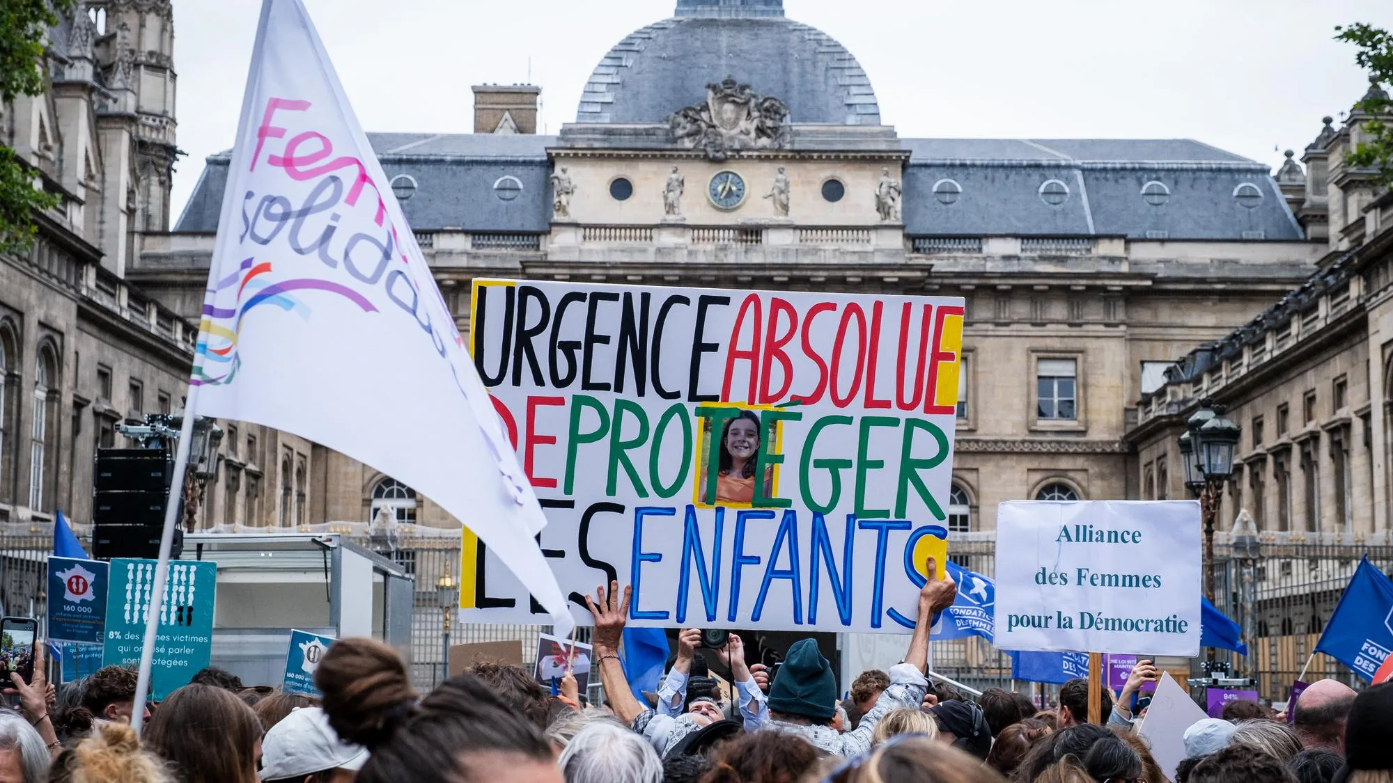 AFFAIRE LYHANNA : LA MÈRE DE ROSA, UNE AUTRE VICTIME PRÉSUMÉE DE JÉRÔME BARELLA, CULPABILISE DE NE PAS AVOIR « CRIÉ ASSEZ FORT »