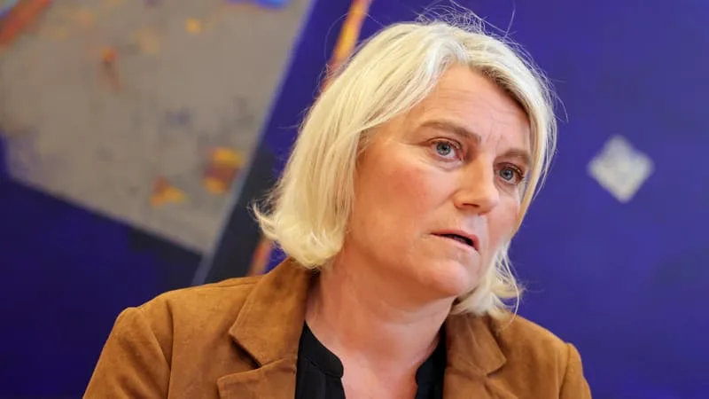 TABAGISME: LA MINISTRE DE LA SANTÉ « TRÈS FAVORABLE » À « TITRE PERSONNEL » À L’INTERDICTION DE LA VENTE DE CIGARETTES AUX NOUVELLES GÉNÉRATIONS