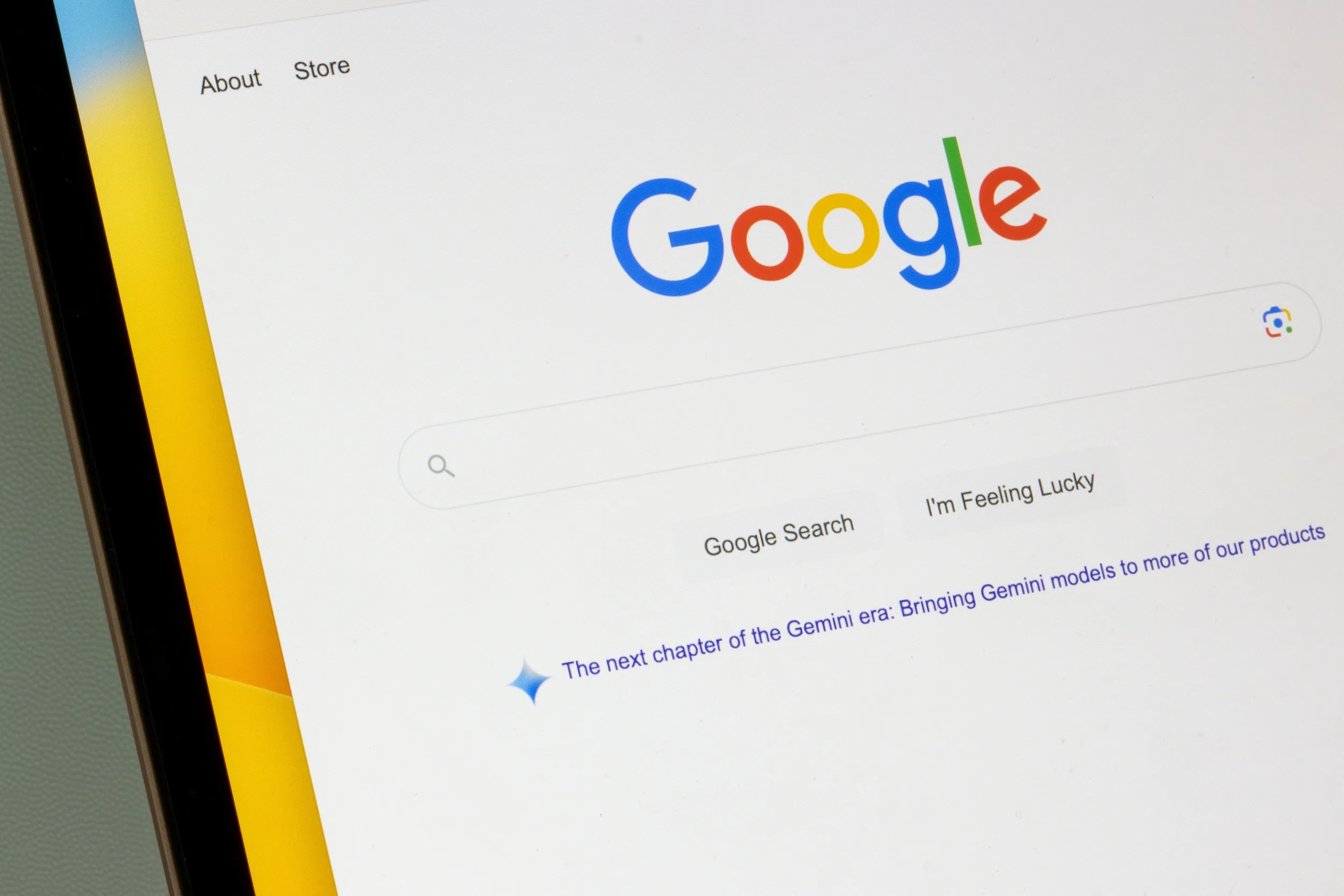 LE BOUTON DE RECHERCHE GOOGLE POURRAIT BIENTÔT DISPARAÎTRE DE SA PAGE D’ACCUEIL, AU PROFIT DE L’IA