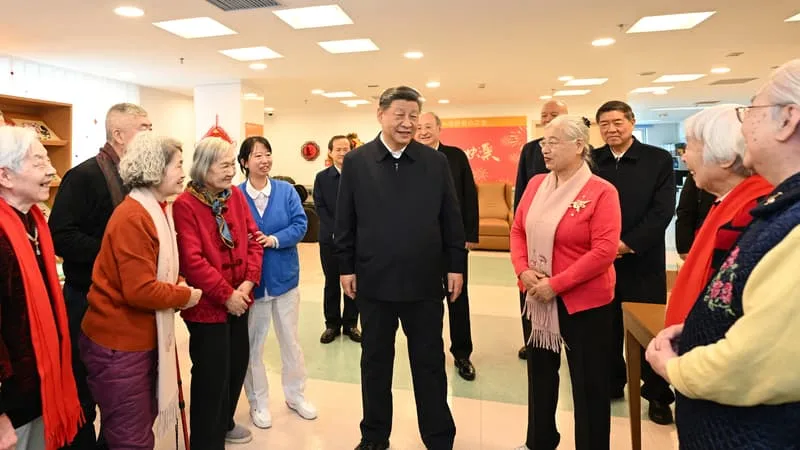 IL Y AURA BIENTÔT PLUS DE RETRAITÉS EN CHINE QUE D’HABITANTS AUX ÉTATS-UNIS: LE PAYS « COMMUNISTE » DÉPENSE PLUS DE 2 FOIS MOINS QUE L’EUROPE DANS LE SOCIAL MAIS SON SYSTÈME DES RETRAITES EST EN DANGER