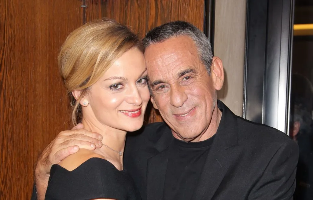 « ON SE PORTE LES UNS LES AUTRES » : AUDREY CRESPO-MARA RESTÉE « TRÈS PROCHE » DES ENFANTS DE THIERRY ARDISSON