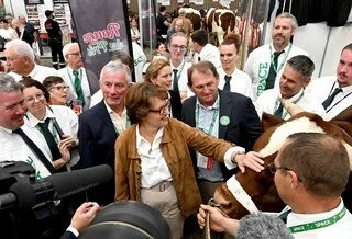AU SPACE À RENNES, LA MINISTRE DE L’AGRICULTURE TENTE DE RASSURER LES ÉLEVEURS
