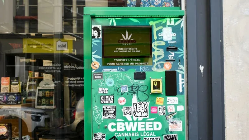 LE PRÉFET DU PAS-DE-CALAIS PREND UN ARRÊTÉ INTERDISANT L’INSTALLATION DE DISTRIBUTEURS DE CBD PRÈS DES LIEUX FRÉQUENTÉS PAR LES MINEURS
