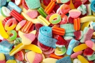 Vingt Ans Après Avoir Gagné Une Île Privée Grâce Aux Bonbons Haribo, Il ...