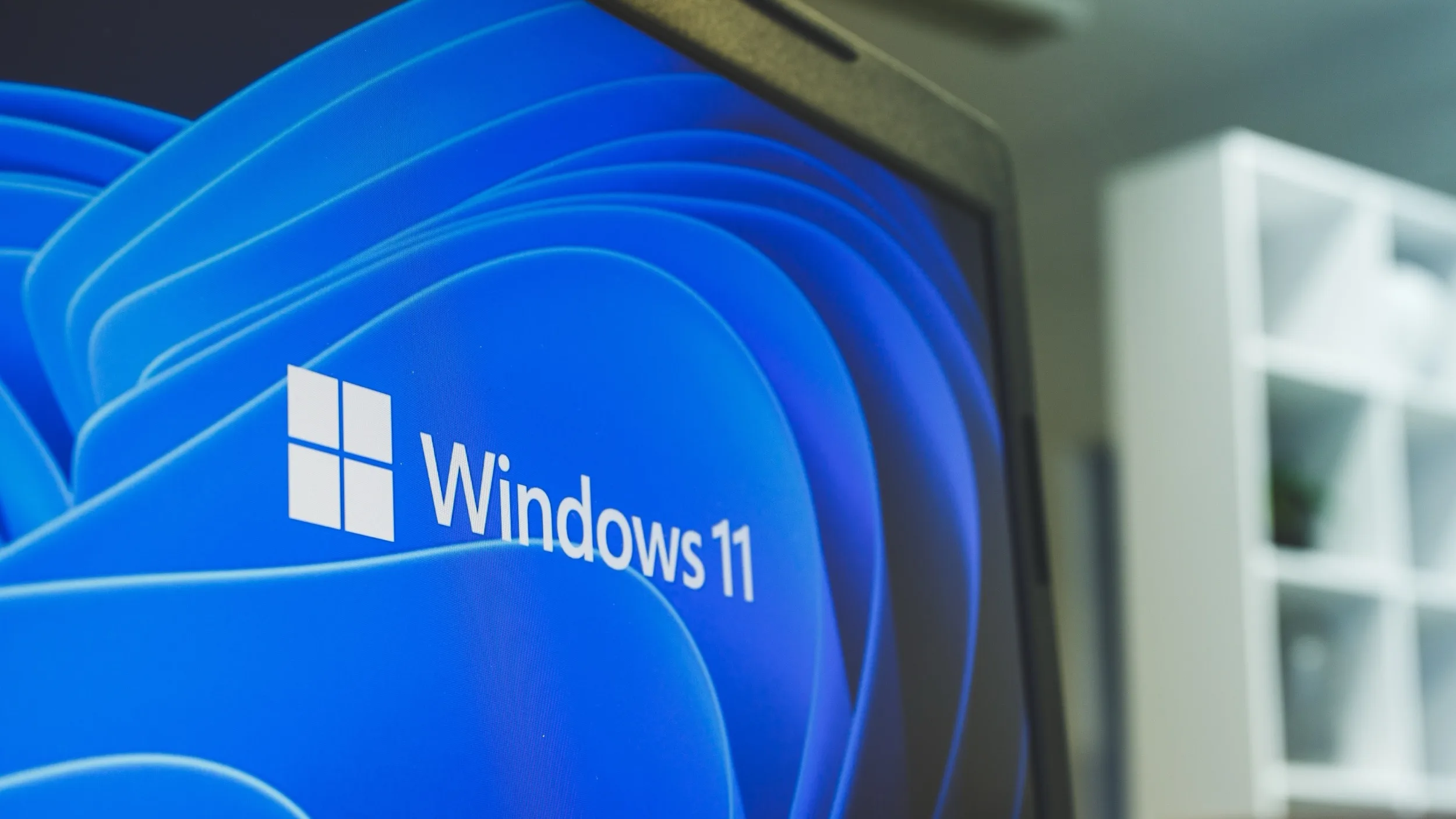 UN AN PLUS TARD, MICROSOFT CORRIGE ENFIN LE BUG QUI FAISAIT VACILLER L’INTERFACE DE WINDOWS 11