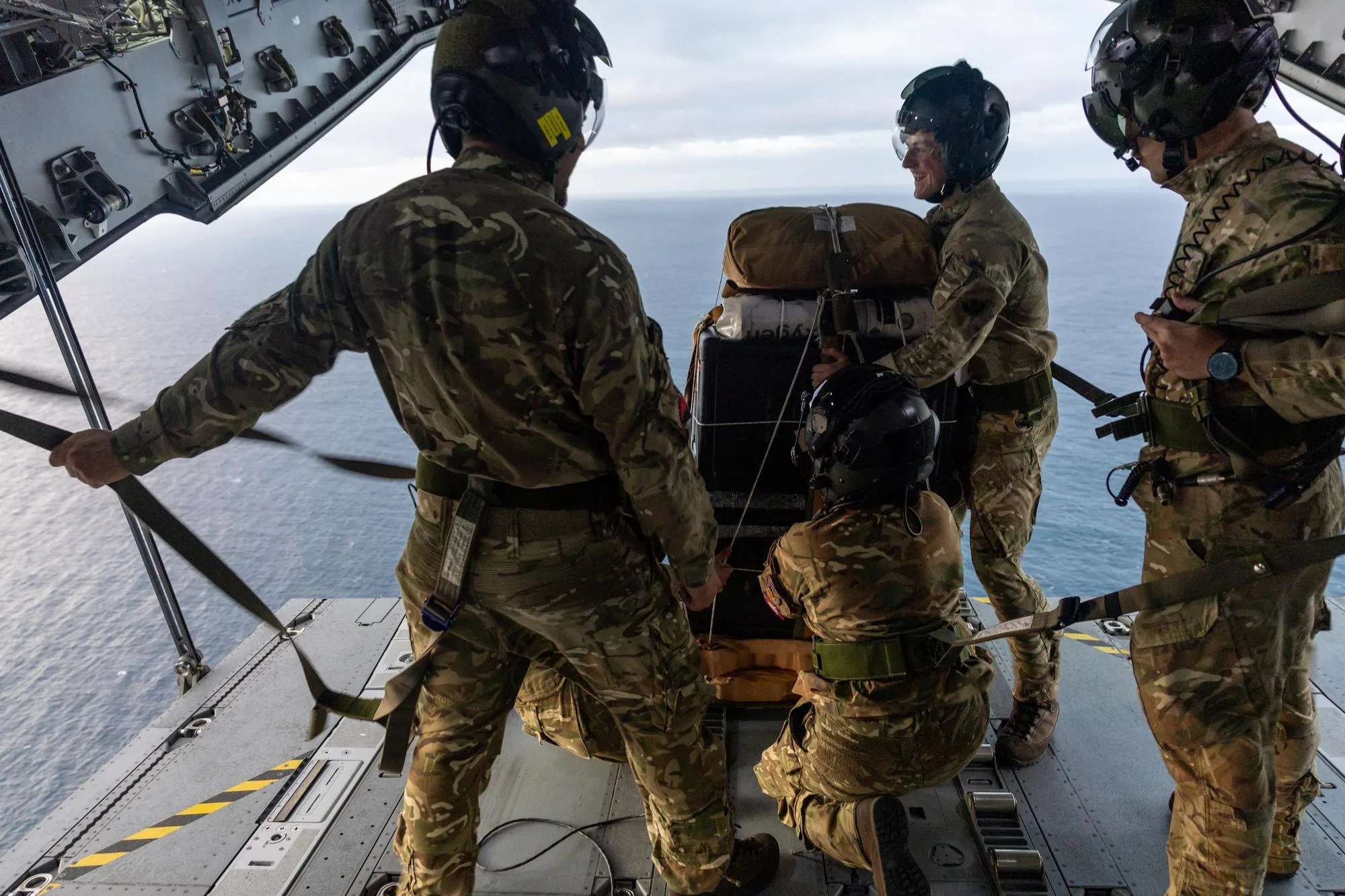 UN CAS SUSPECT D’HANTAVIRUS POUSSE L’ARMÉE BRITANNIQUE À PARACHUTER DU PERSONNEL MÉDICAL SUR UNE ÎLE ISOLÉE EN ATLANTIQUE